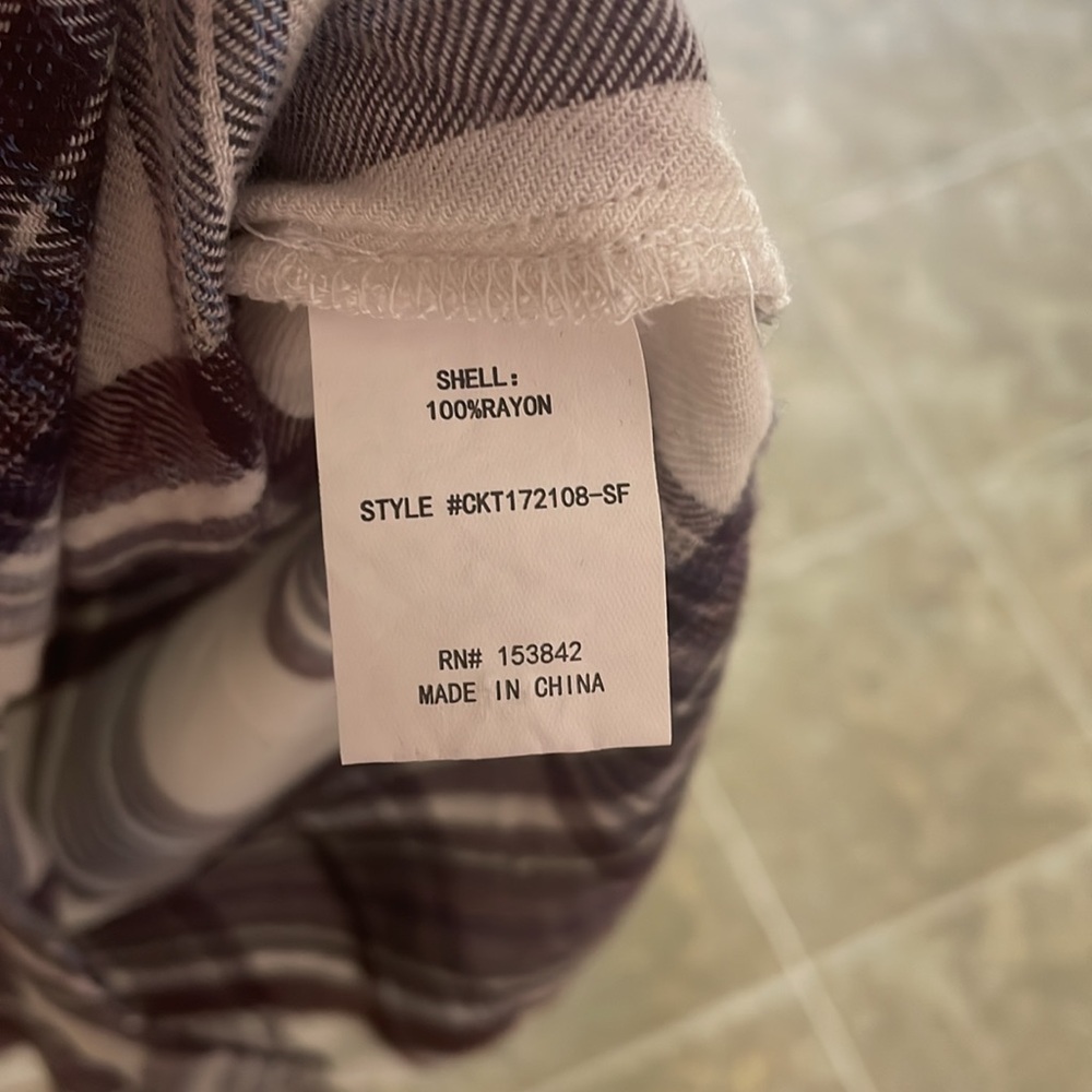 women's long sleeve gray and white plaid / flannel button up shirt - Picture 5 of 6